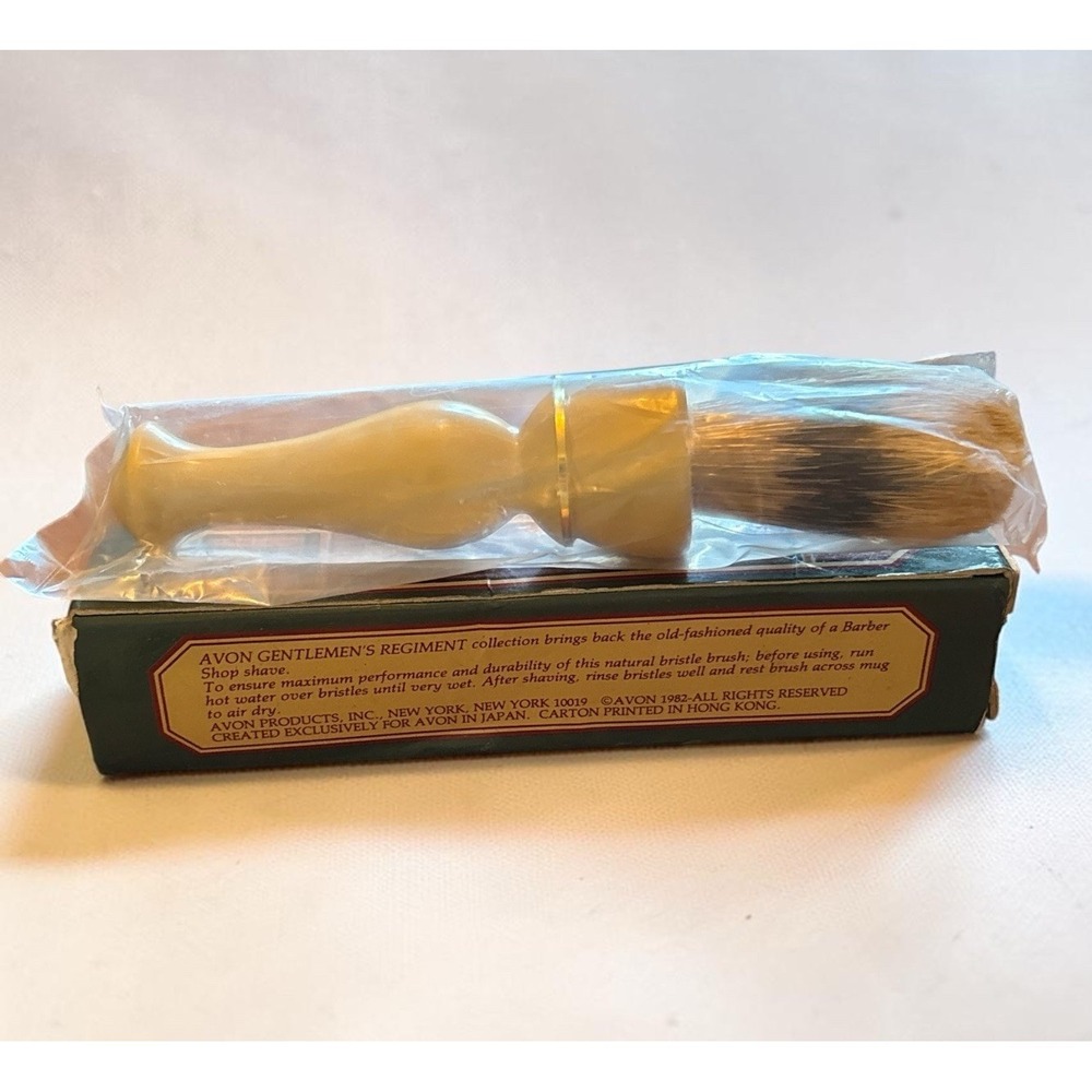 Avon Gentlemen's regiment barber brush